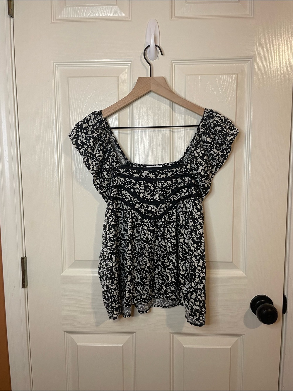 Sundays Silk Floral Flowy Blouse in Black Quiet Luxury Size Medium